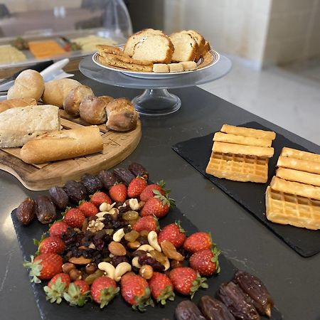 Fiftyfour West Boutique Living Acomodação com café da manhã Għarb Exterior foto