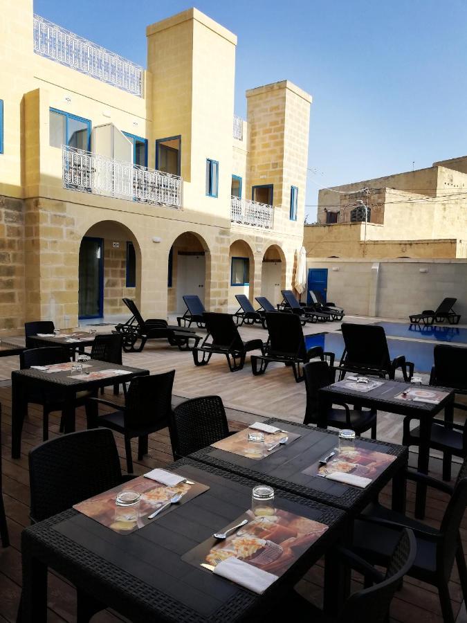 Fiftyfour West Boutique Living Acomodação com café da manhã Għarb Exterior foto