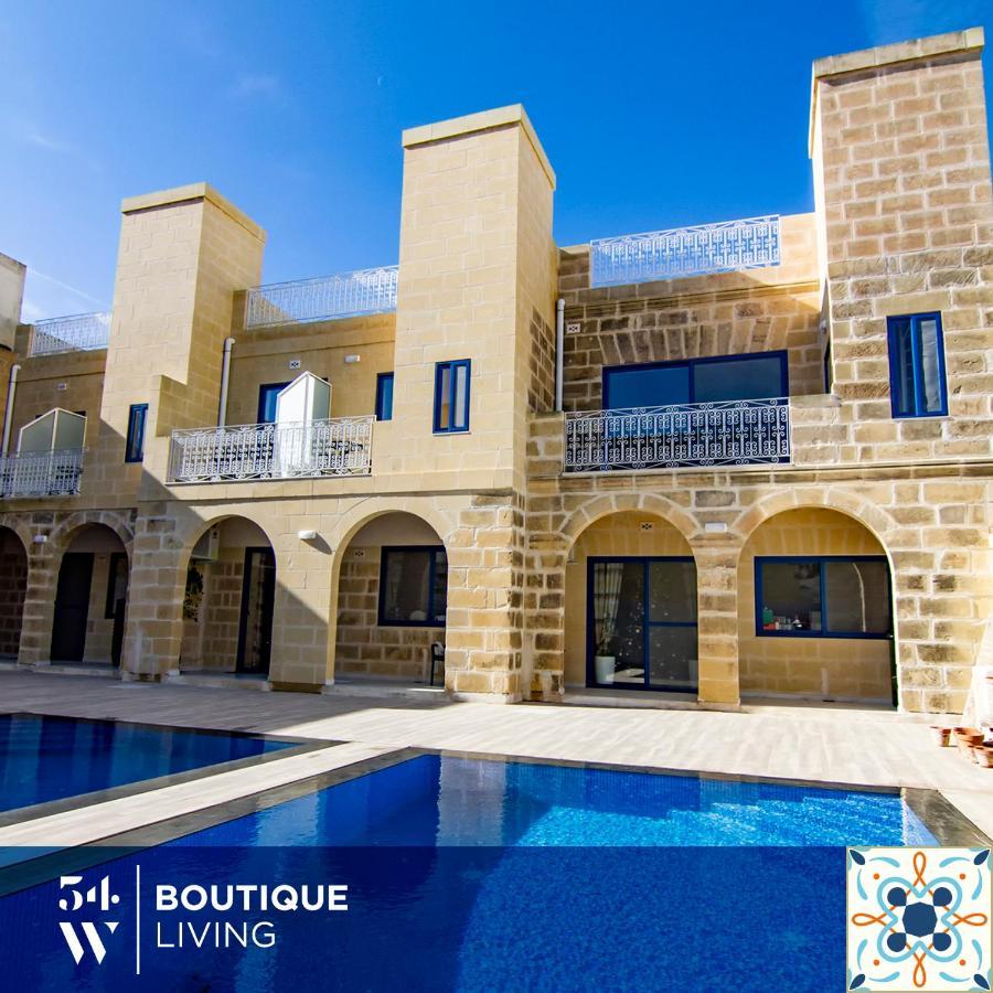 Fiftyfour West Boutique Living Acomodação com café da manhã Għarb Exterior foto