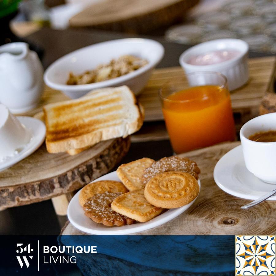Fiftyfour West Boutique Living Acomodação com café da manhã Għarb Exterior foto