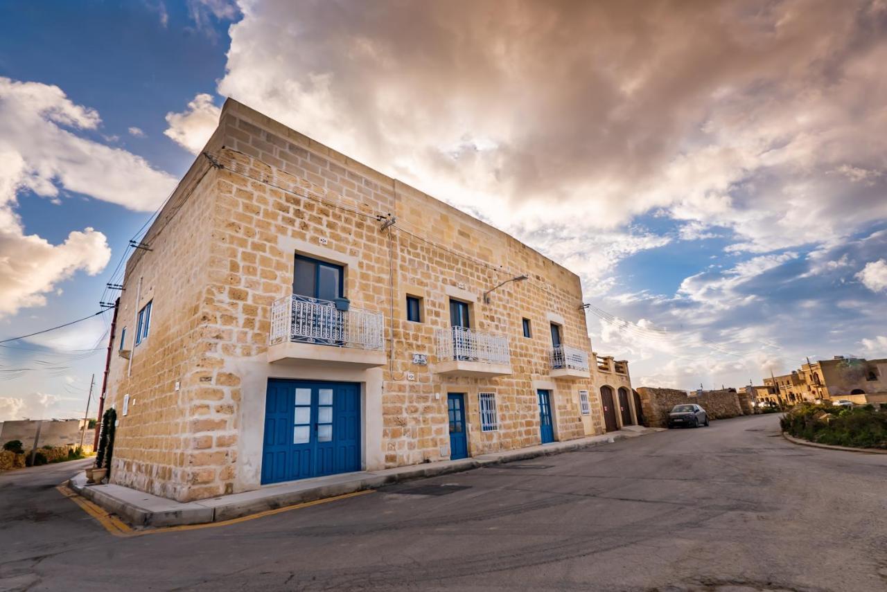 Fiftyfour West Boutique Living Acomodação com café da manhã Għarb Exterior foto