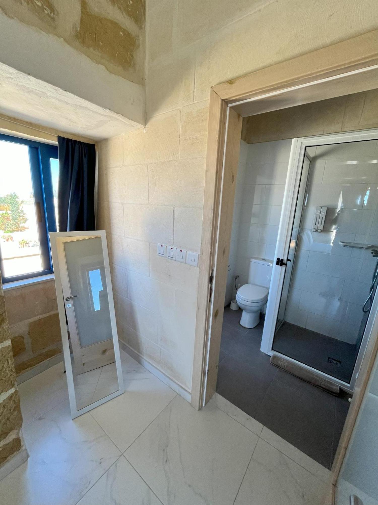 Fiftyfour West Boutique Living Acomodação com café da manhã Għarb Exterior foto