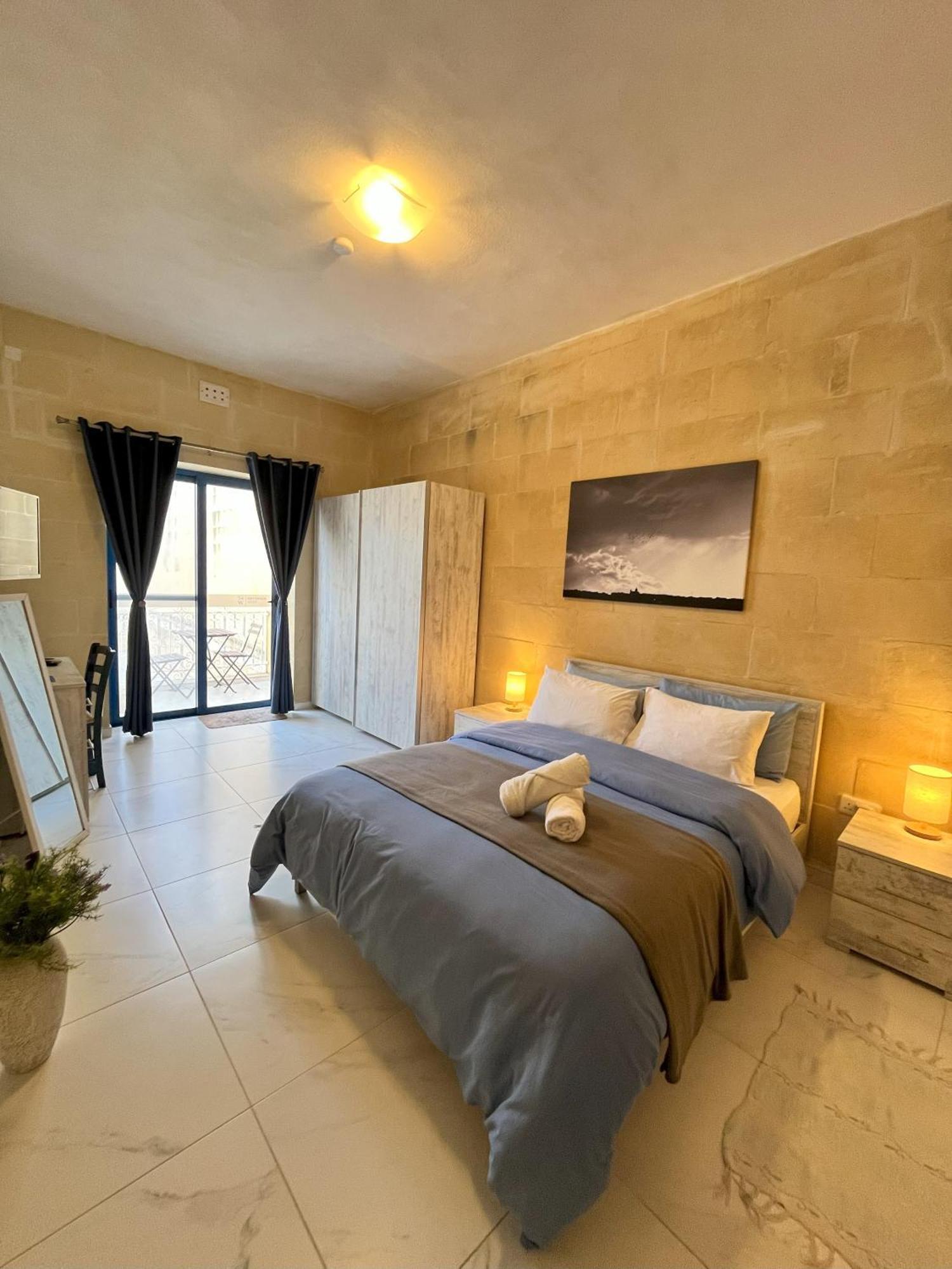 Fiftyfour West Boutique Living Acomodação com café da manhã Għarb Exterior foto