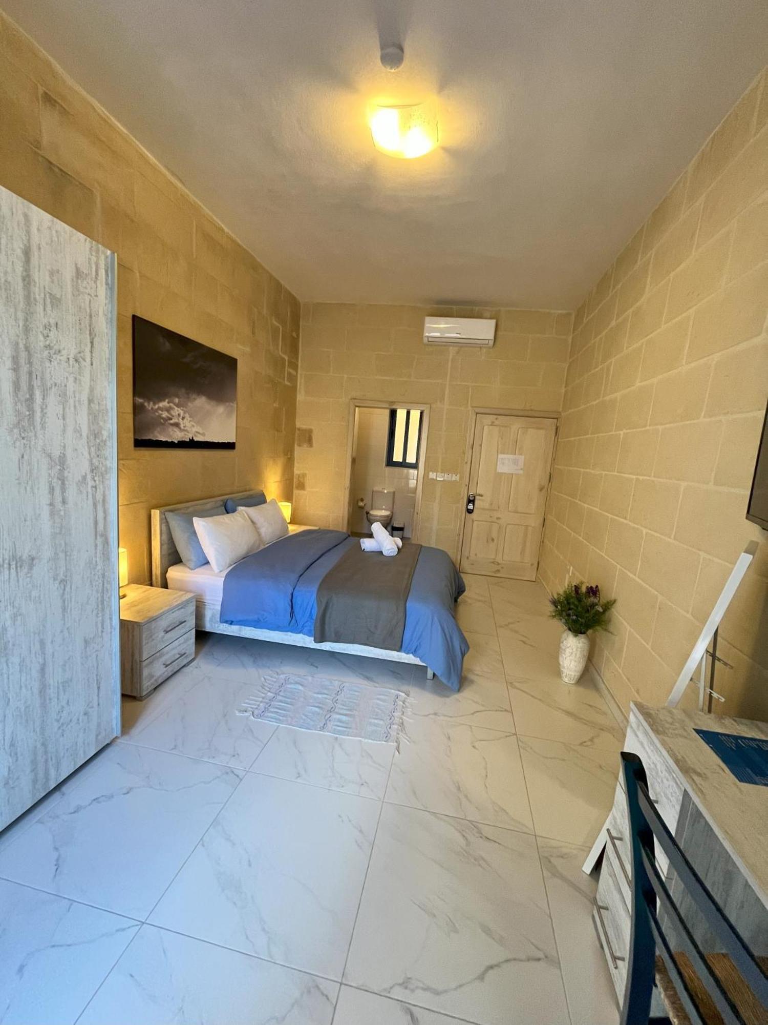 Fiftyfour West Boutique Living Acomodação com café da manhã Għarb Exterior foto