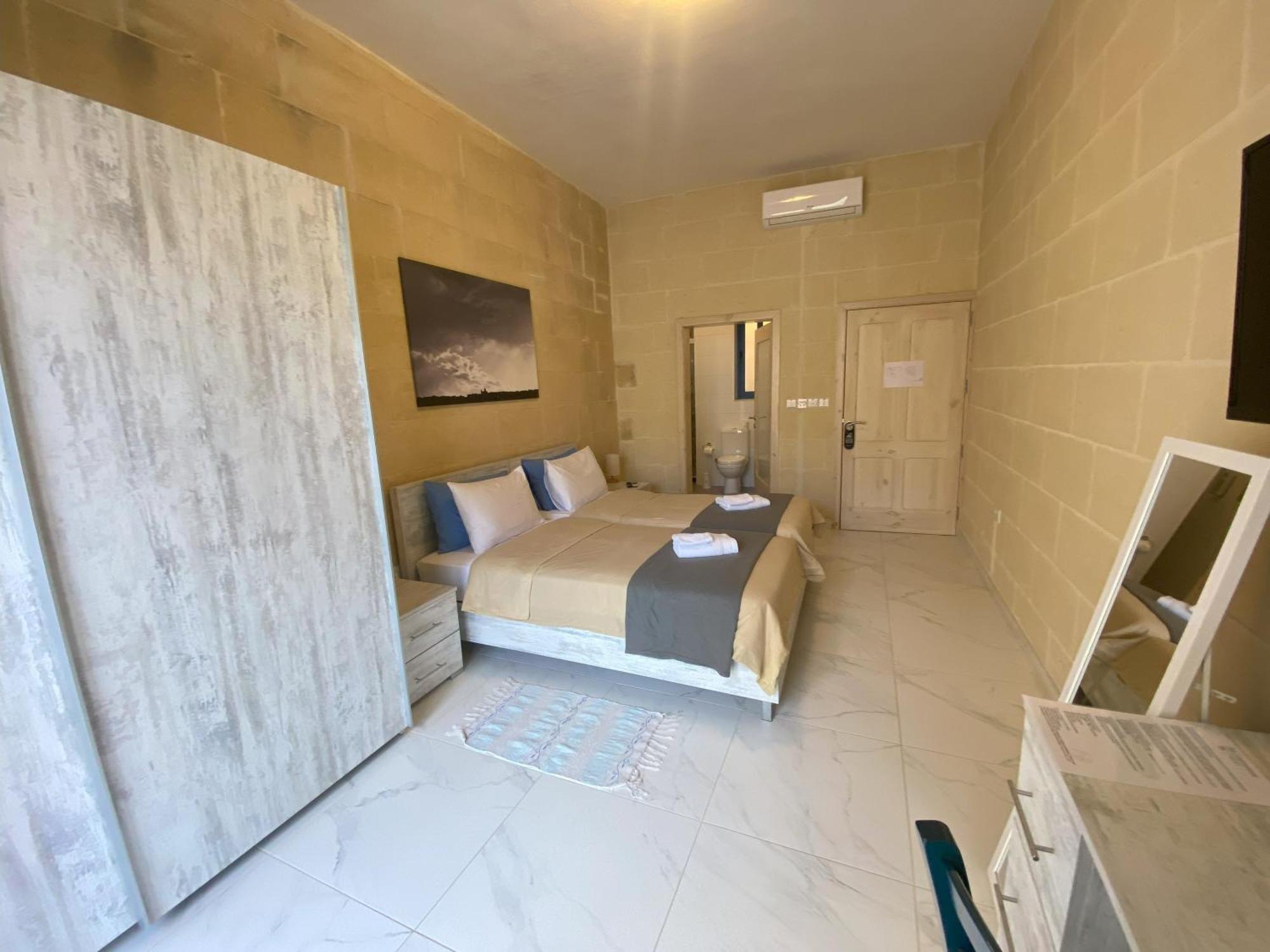 Fiftyfour West Boutique Living Acomodação com café da manhã Għarb Exterior foto