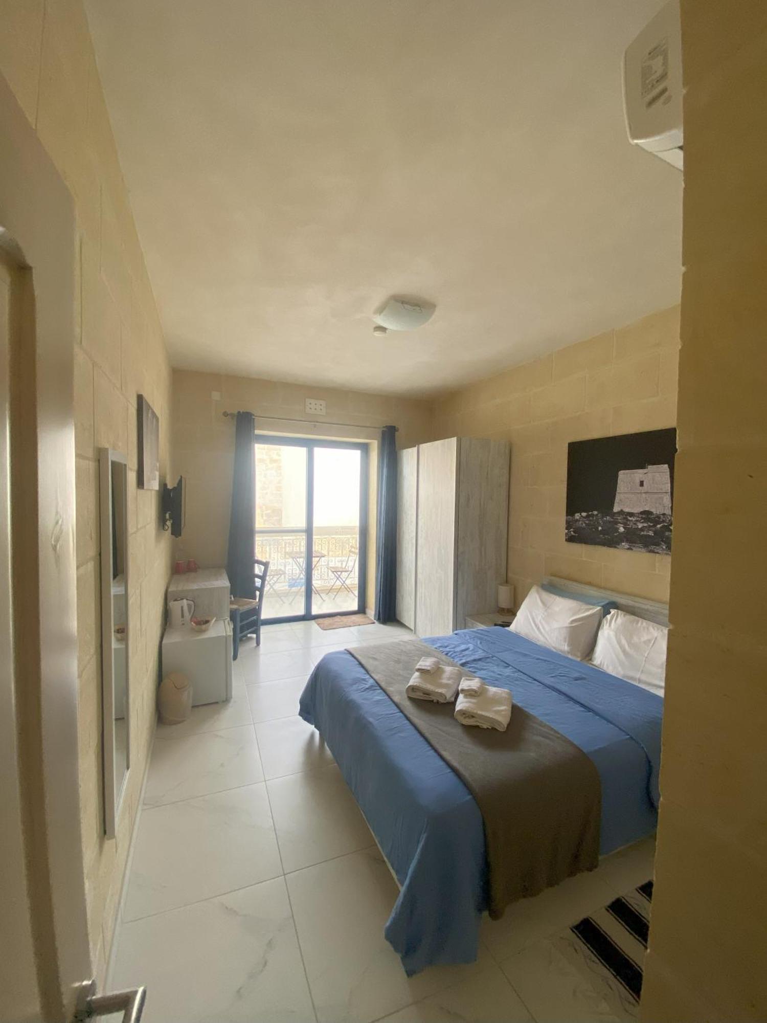 Fiftyfour West Boutique Living Acomodação com café da manhã Għarb Exterior foto